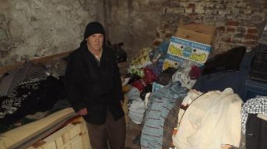 10 Metrekarelik Depoda Yaşam Savaşı Veriyor