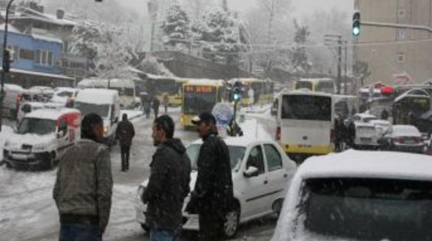 Kar Yağdı, Vatandaş Yolda Kaldı