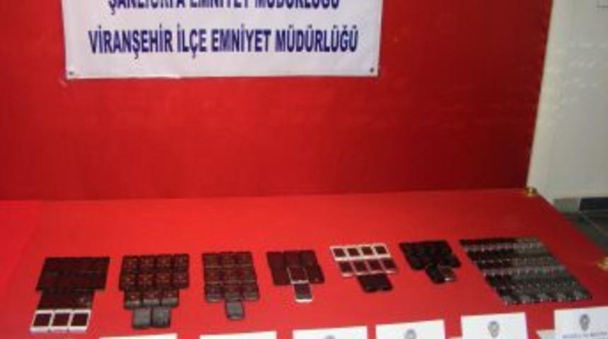 Viranşehir'de G&uuml;mr&uuml;k Ka&ccedil;ağı 114 Cep Telefonu Ele Ge&ccedil;irildi