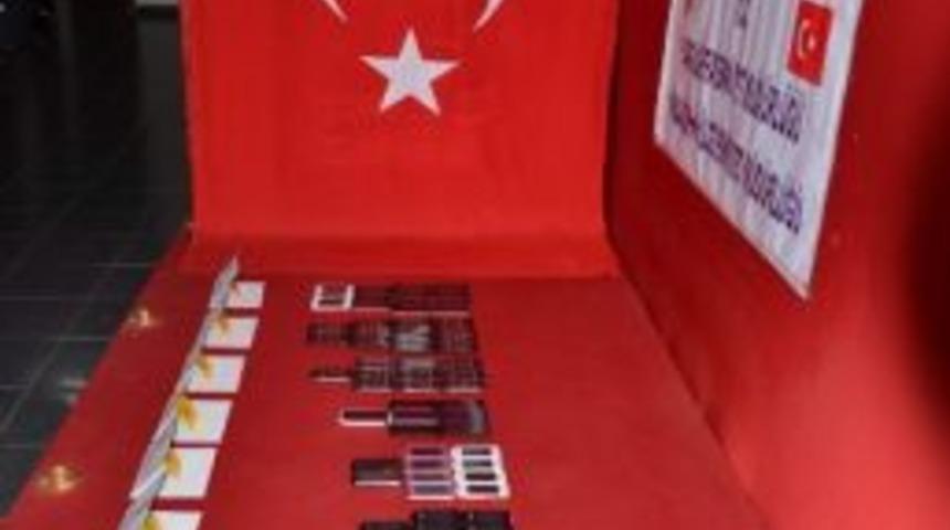 Viranşehir'de 114 Adet Ka&ccedil;ak Cep Telefonu Ele Ge&ccedil;irildi