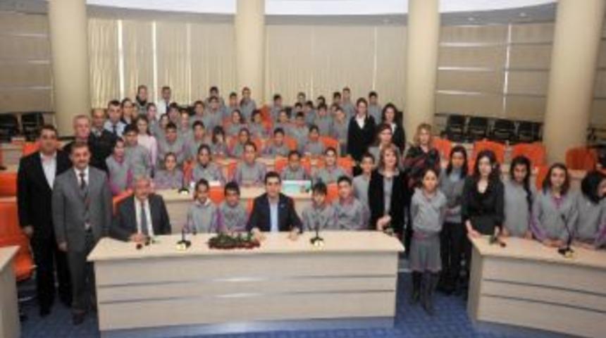 T&uuml;t&uuml;nc&uuml; 2,5 Ayda 3 Bin 220 &Ouml;ğrenciye Ders Verdi