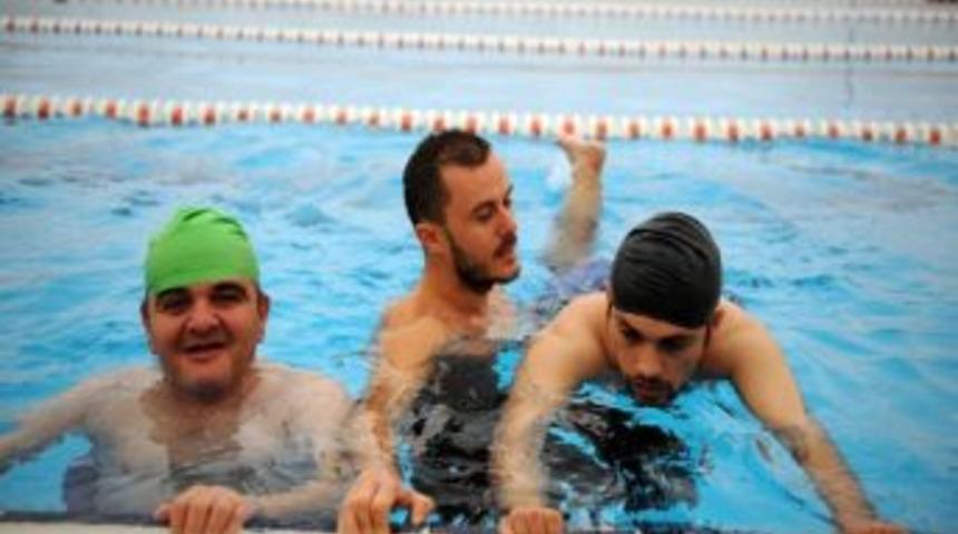 Zihinsel Engellilerin Havuz Keyfi