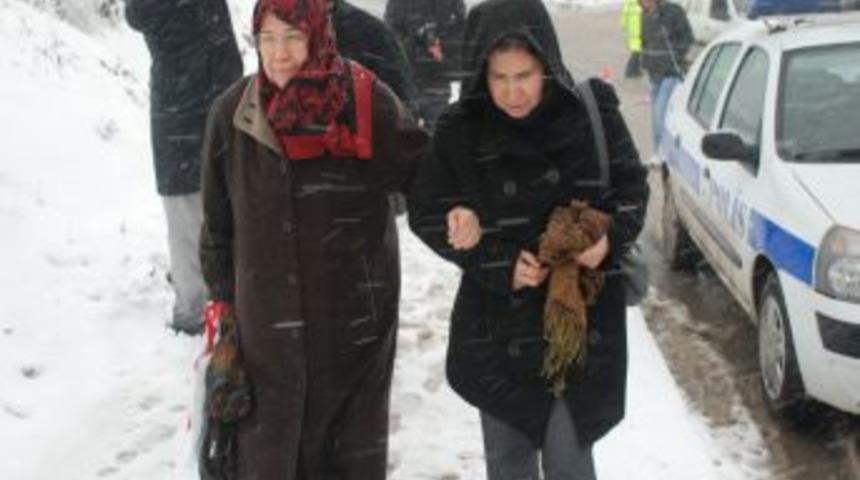 Kocaeli&rsquo;nde Kar S&uuml;r&uuml;c&uuml;leri Hazırlıksız Yakaladı