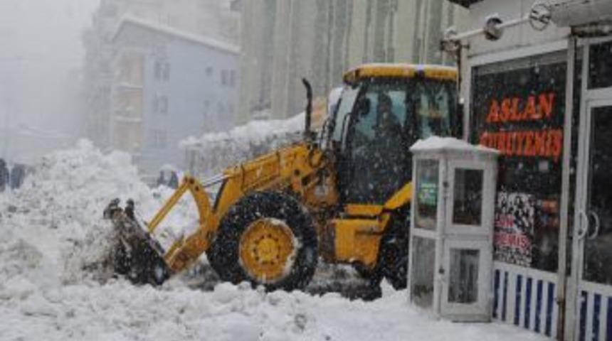 Hakkari'de B&uuml;t&uuml;n Il&ccedil;e Ve K&ouml;y Yolları Kapandı
