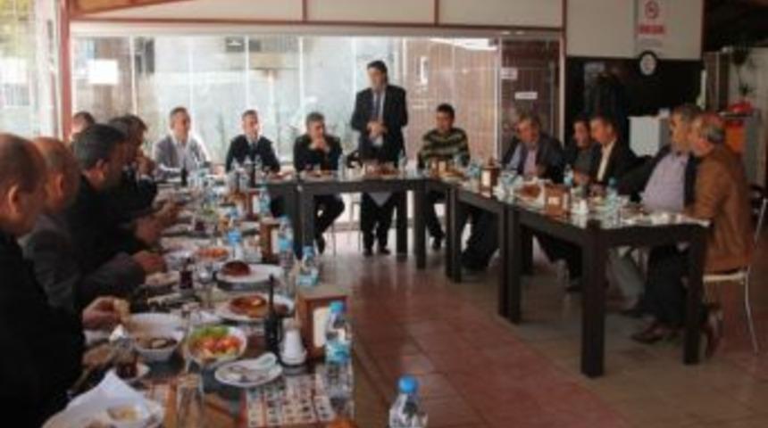 D&ouml;şemealtı İl&ccedil;e Emniyet M&uuml;d&uuml;rl&uuml;ğ&uuml; Muhtarlarla Toplantı Yaptı