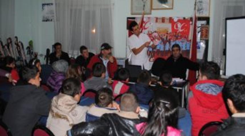 Gen&ccedil; Sporculara Ağız Ve Diş Sağlığının &Ouml;nemi Anlatıldı