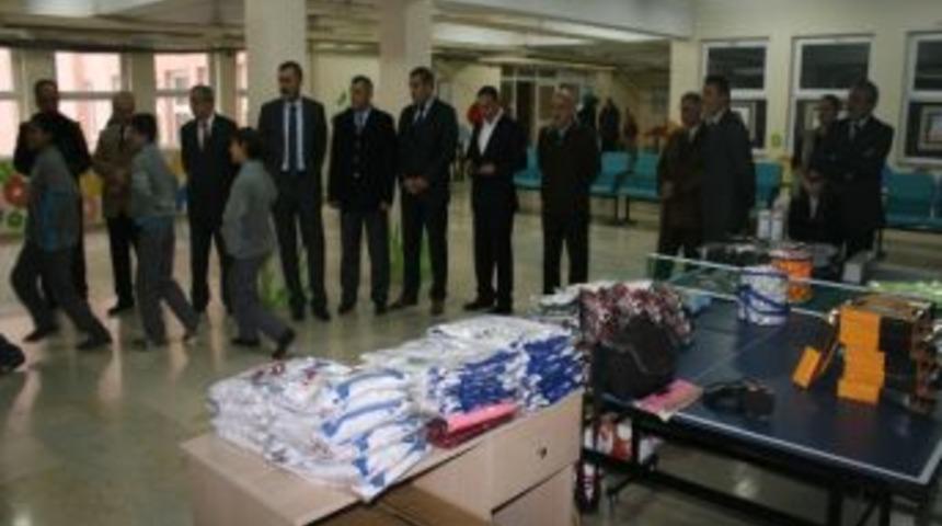 D&uuml;zce Askf&rsquo;den Engelliler Okuluna Spor Malzemesi Yardımı