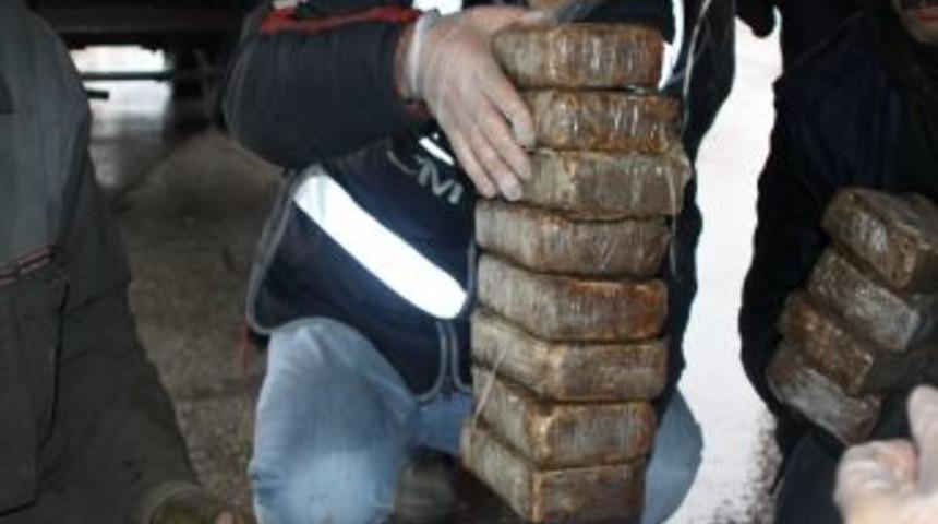 Şirince'de Kıyameti Bekleyenlere Eroin G&ouml;t&uuml;r&uuml;rken Yakalandı