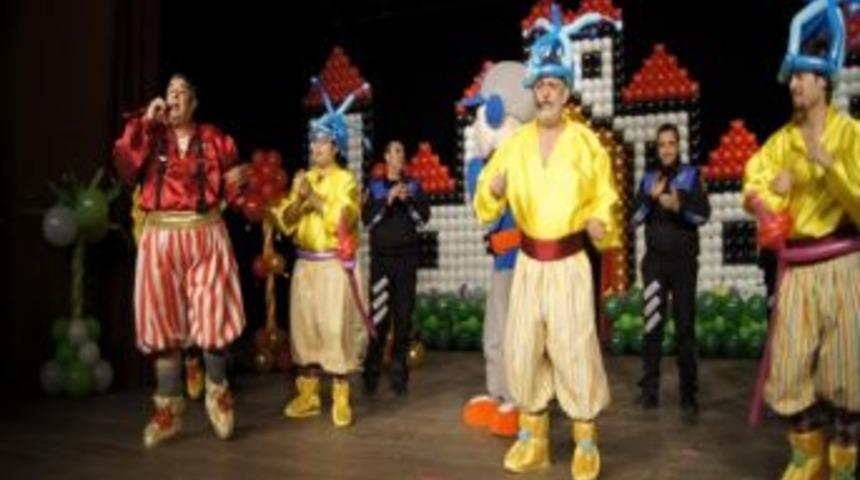 &Ccedil;ocuklara Polisi Tanıtmak İ&ccedil;in Tiyatro Oyunları Sahneleniyor