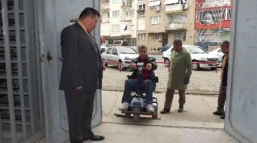 Engellilerin Ma&ccedil; İzleme Sorunu &Ccedil;&ouml;z&uuml;ld&uuml;