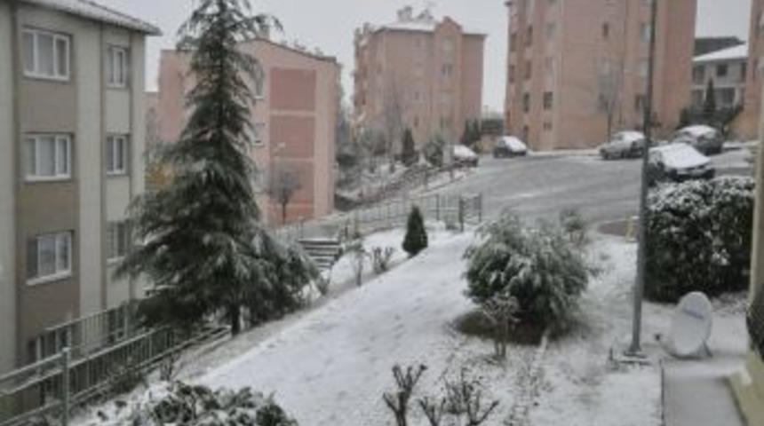 Sakarya&rsquo;ya Mevsimin İlk Karı D&uuml;şt&uuml;
