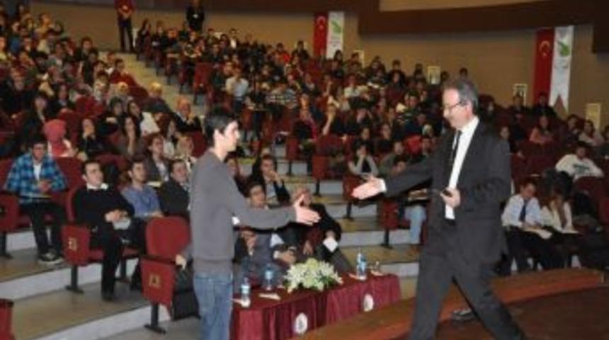 D&uuml;nya Hafıza Şampiyonu Melik Duyar D&uuml;&rsquo;de Konferans Verdi