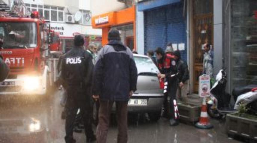 Soba Devrildi, &Ccedil;ıkan Yangında Bir Ev Kullanılamaz Hale Geldi