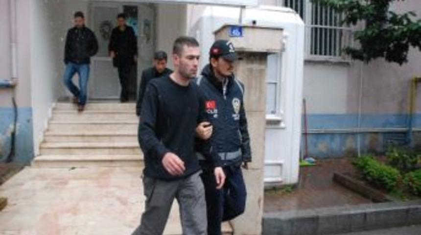 4 Yaşındaki &Ccedil;ocuğuyla &Ccedil;atıya &Ccedil;ıktı