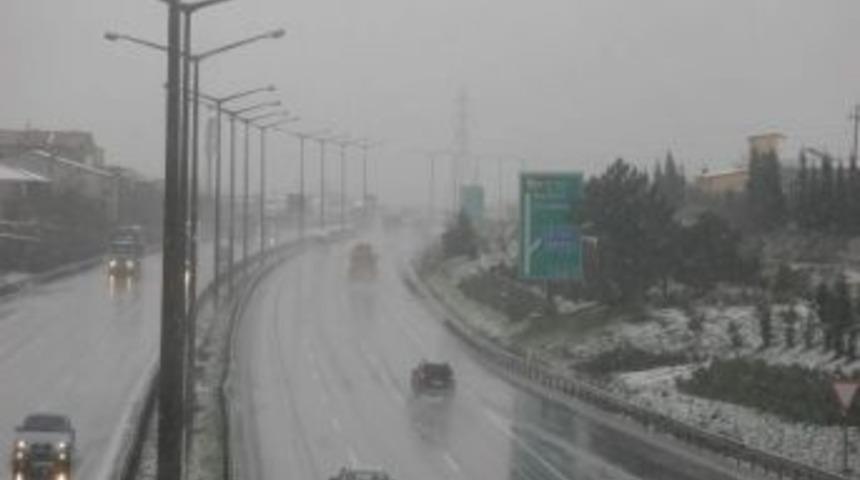 Tem Ve D-100 Karayolu Kocaeli Kesiminde Yoğun Kar Yağışı