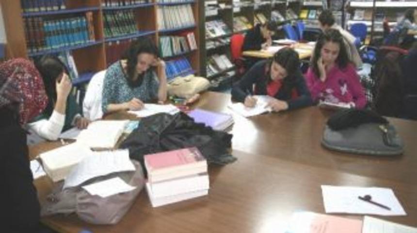 Yozgat Halk K&uuml;t&uuml;phanesinden Yılda 50 Bin Kişi Yararlanıyor