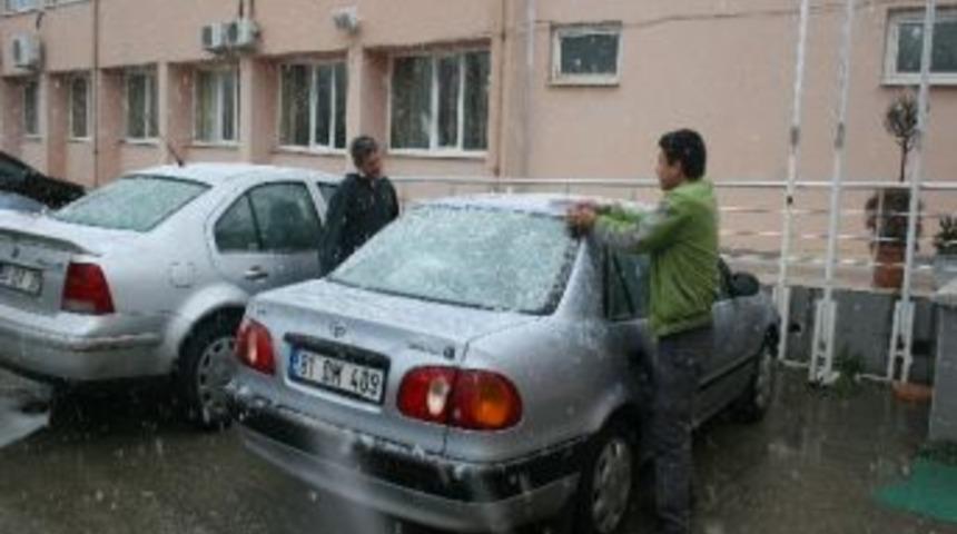 Kar Yağışı &Ccedil;ocukları Sevindirdi