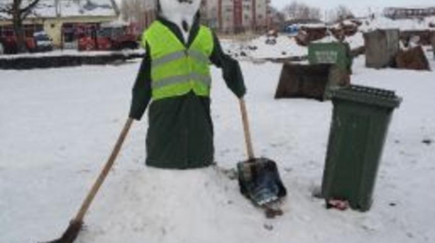 Bu Da Karın, Kardan Adam &Ccedil;&ouml;p&ccedil;&uuml;s&uuml;