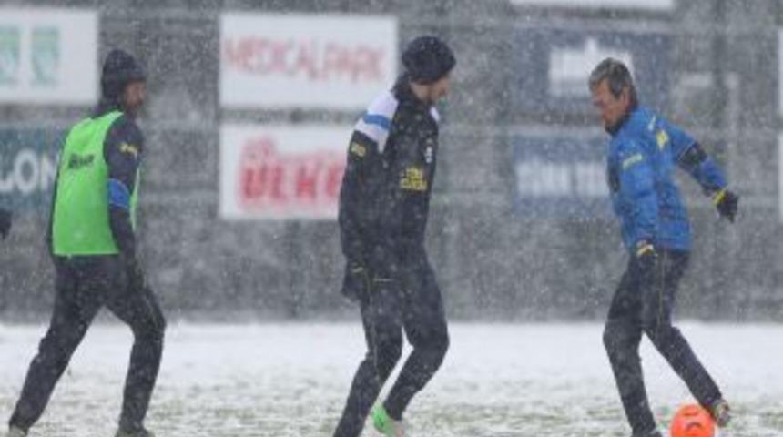 Fenerbah&ccedil;e, Kardemir Karab&uuml;kspor Ma&ccedil;ı Hazırlıklarına Başladı