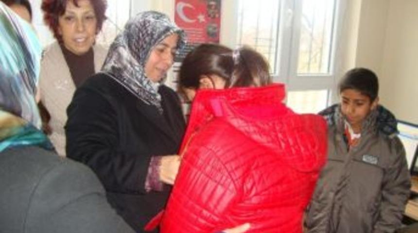 &Ouml;ğrencilere Giyecek Yardımı Yapıldı