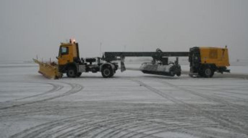 Atat&uuml;rk Havalimanı&rsquo;ndan Kar Manzaraları