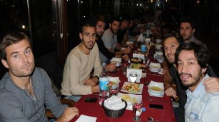 Manisa Belediyespor&rsquo;da Y&uuml;zler G&uuml;l&uuml;yor