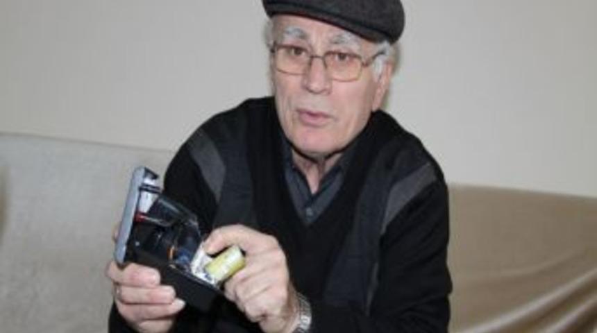 Elektrik Tasarruf Cihazının İ&ccedil;inden Cam Macunu &Ccedil;ıktı