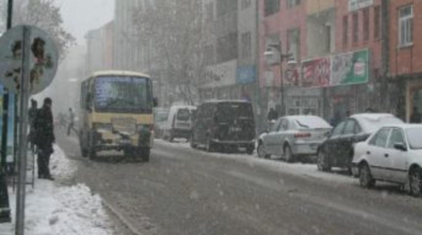 Kars&rsquo;ta Yoğun Kar Yağışı