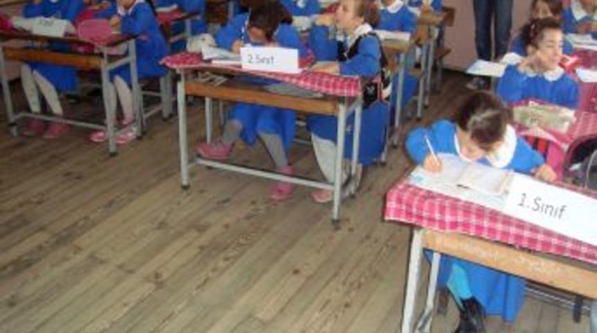G&ouml;k&ccedil;eler K&ouml;y&uuml; İlkokulu'nda &Uuml;&ccedil; Sınıfa Tek &Ouml;ğretmen Bakıyor