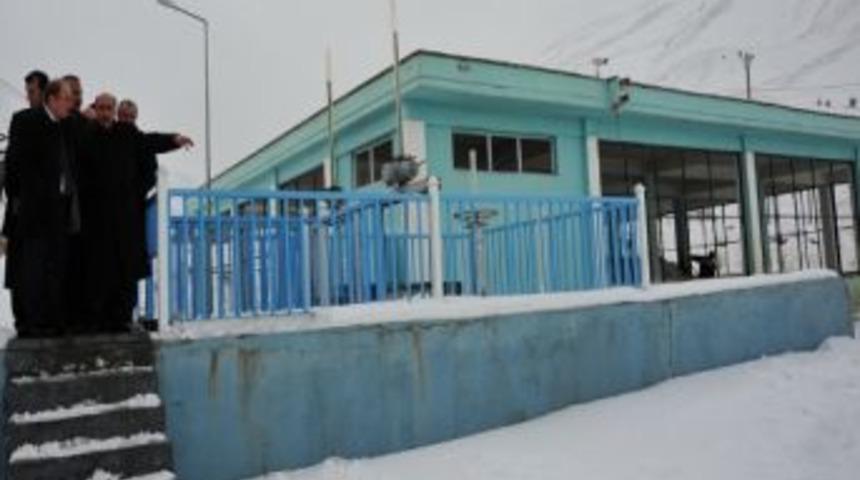 Erzurum Valisi Sebahattin &Ouml;zt&uuml;rk, B&uuml;y&uuml;kşehir Belediyesi İ&ccedil;me Suyu Arıtma Ve Ozonlama Tesisleri&rsquo;ni Gezdi