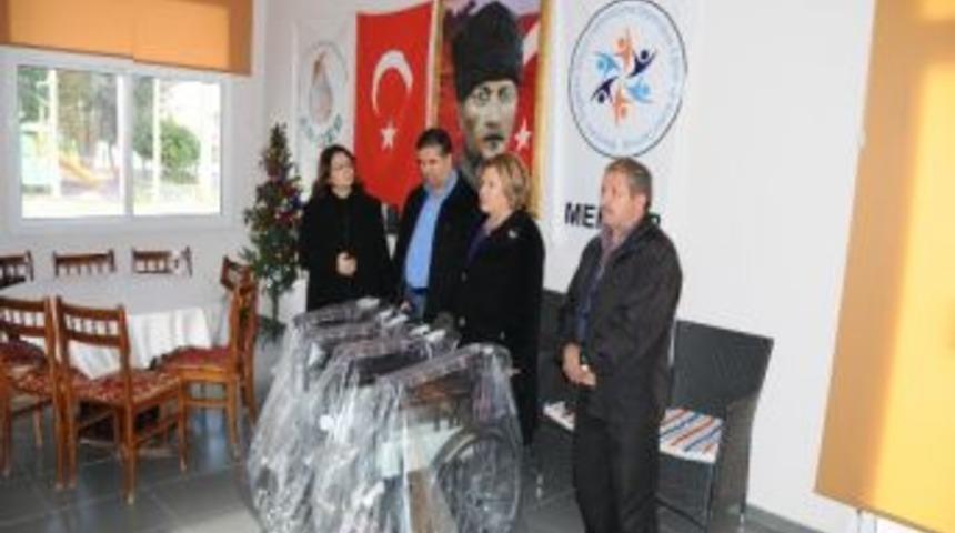 Marmaris'te Engelli Vatandaşlara Tekerlekli Sandalye Yardımı