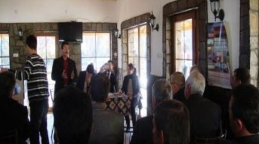 Kapatılan 33 Belde Belediye Başkanı Derek&ouml;y&rsquo;de Bir Araya Geldi