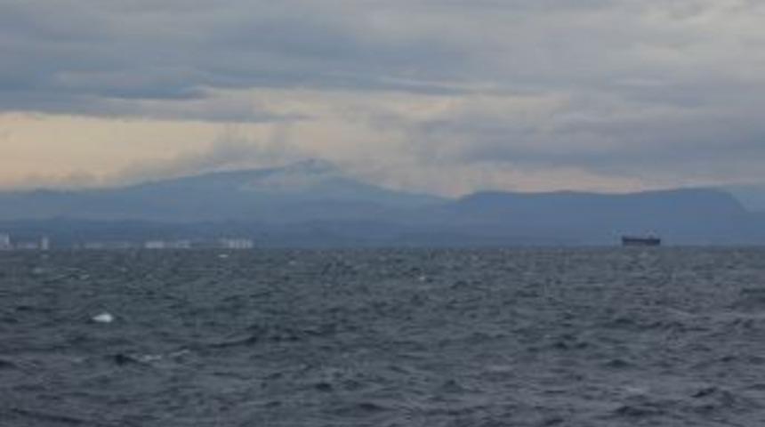 Fırtına Sebebiyle Gemiler Sarımsaklı Sahili A&ccedil;ıklarına Demirledi