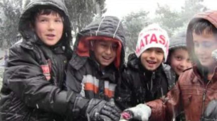 Bandırma'da Kar Hayatı Olumsuz Y&ouml;nde Etkiliyor