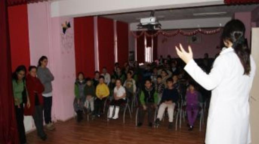 Miniklere Hayvan Sevgisi Anlatılıyor