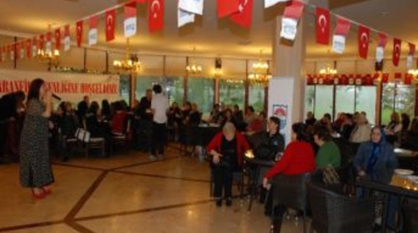 Yalova Belediyesi'nden Kadınlar Matinesi