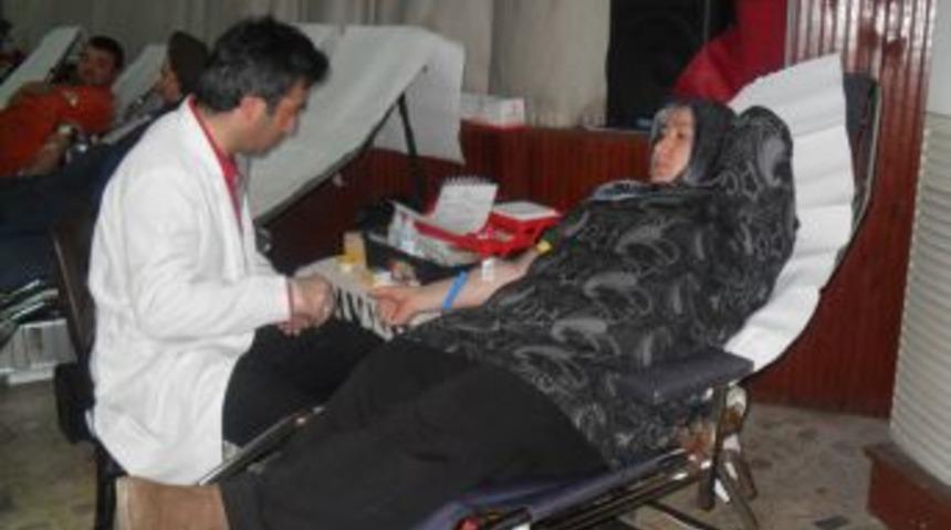 &Uuml;nye&rsquo;de Kan Bağışı Kampanyası