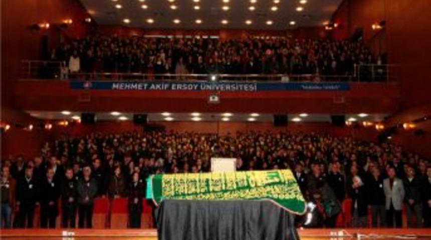 Kazada Hayatını Kaybeden &Ouml;ğretim G&ouml;revlisi I&ccedil;in H&uuml;z&uuml;nl&uuml; T&ouml;ren