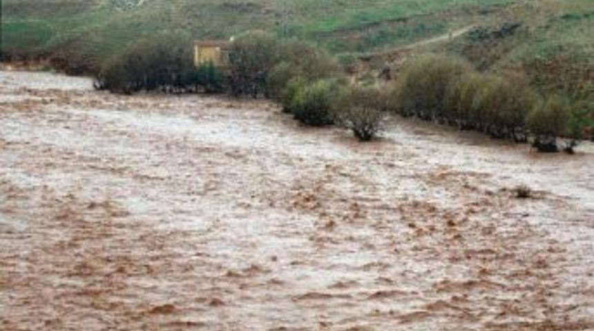 Sel Suları Elif Beldesi İ&ccedil;me Suyu Pompalama İstasyonunu Bastı
