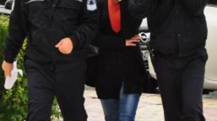 Alanya&rsquo;da 1 Kadın, 1 Erkeği Bı&ccedil;aklayarak Hastanelik Etti