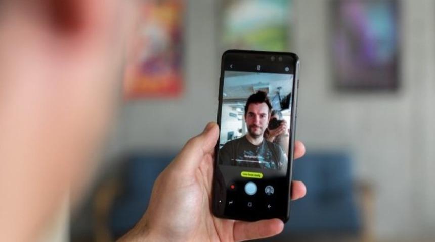 S10 Plus’a çift ön kamera 