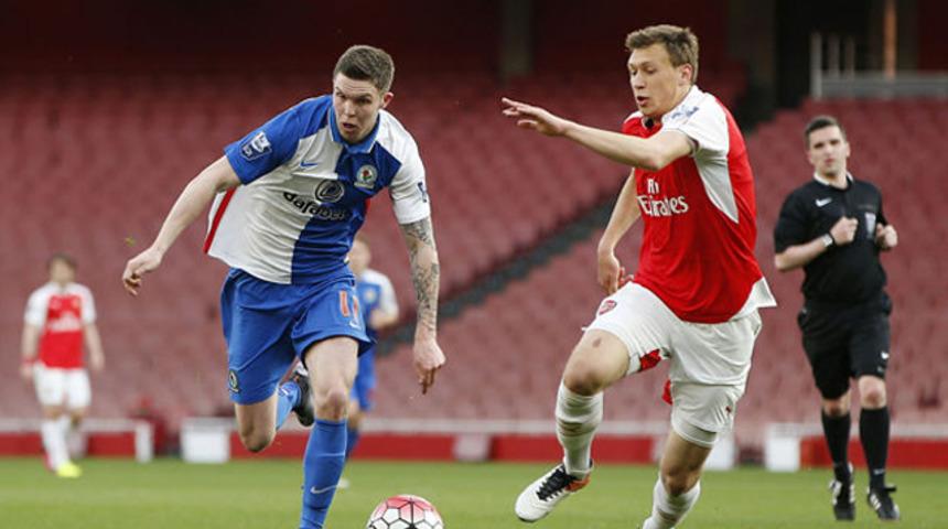  Galatasaray'ın Arsenal'den Krystian Bielik'i istediği iddia edildi