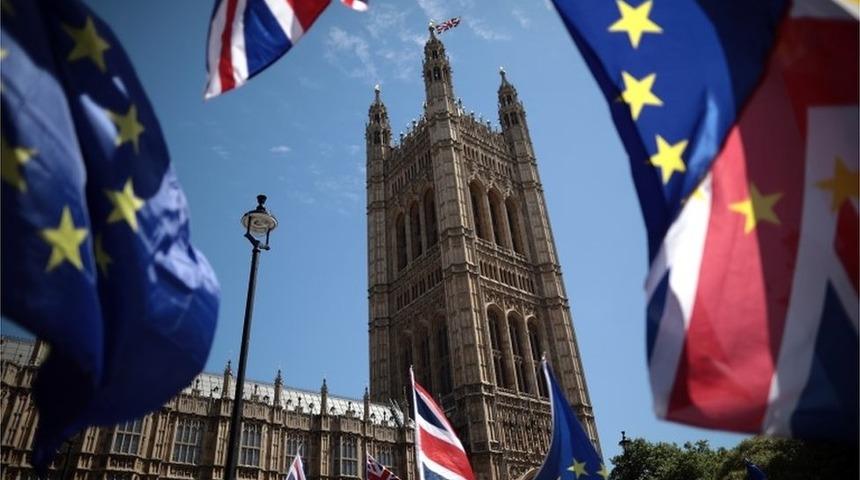 Brexit: İngiltere AB'den çıkış yol haritasını bugün açıklıyor