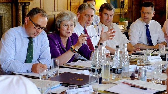 Theresa May ve kabine üyeleri