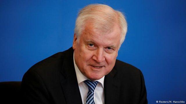 Yorum: Almanya İçişleri Bakanı istifa etmelidir