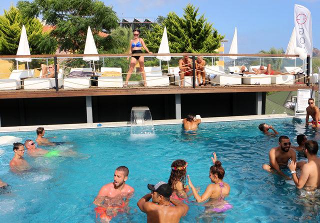 Havuz dans pistine d&ouml;n&uuml;şt&uuml;r&uuml;ld&uuml; 3