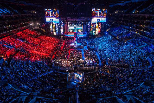 league-of-legfaker-of-skt-t1-atlol-world-championship-at-the-staples-center-lol-world-championshipends-world-championships