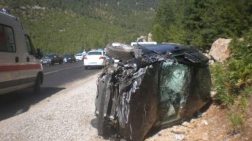 Akseki'de Trafik Kazası: 1 &Ouml;l&uuml;, 2 Yaralı