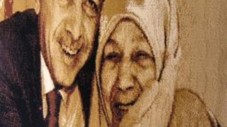 &Uuml;nl&uuml;lerin Resmedildiği Halılar İlgi &Ccedil;ekiyor