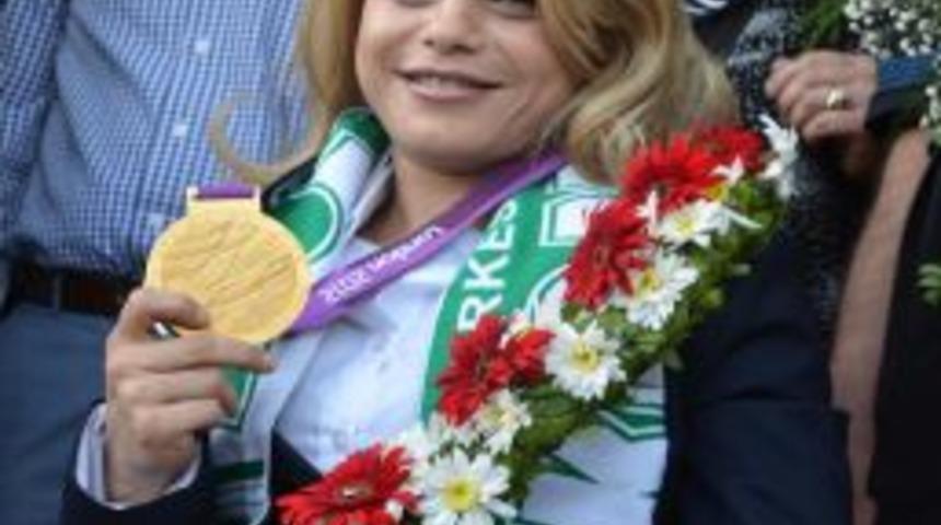 Nazmiye Muslu: Hala Elimde Madalyamla Uyuyorum